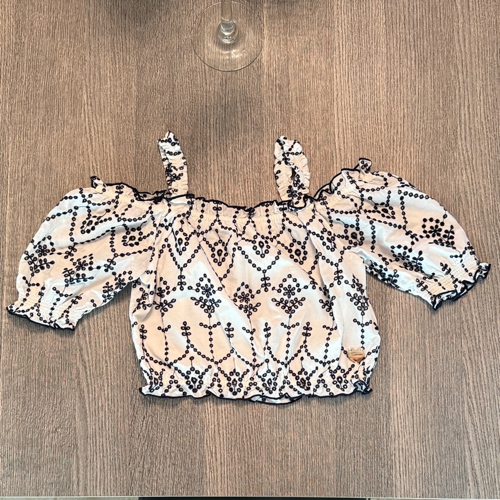 Guess Kids Off-Shoulder White and Black Top